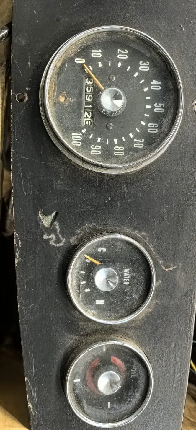 Instrument cluster — 5-gauge dash panel